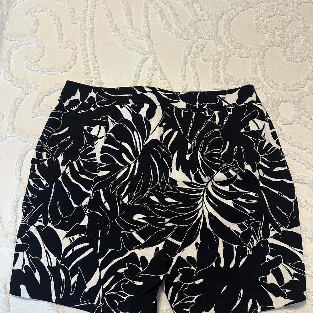 Rafaella Black and White Patterned Stretch Shorts